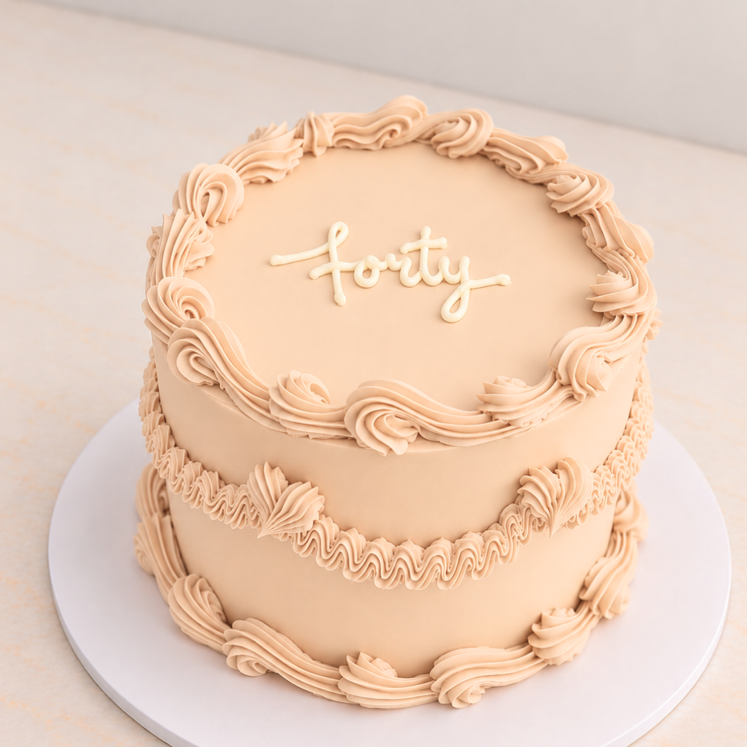 Mono | Simple Piped Cake
