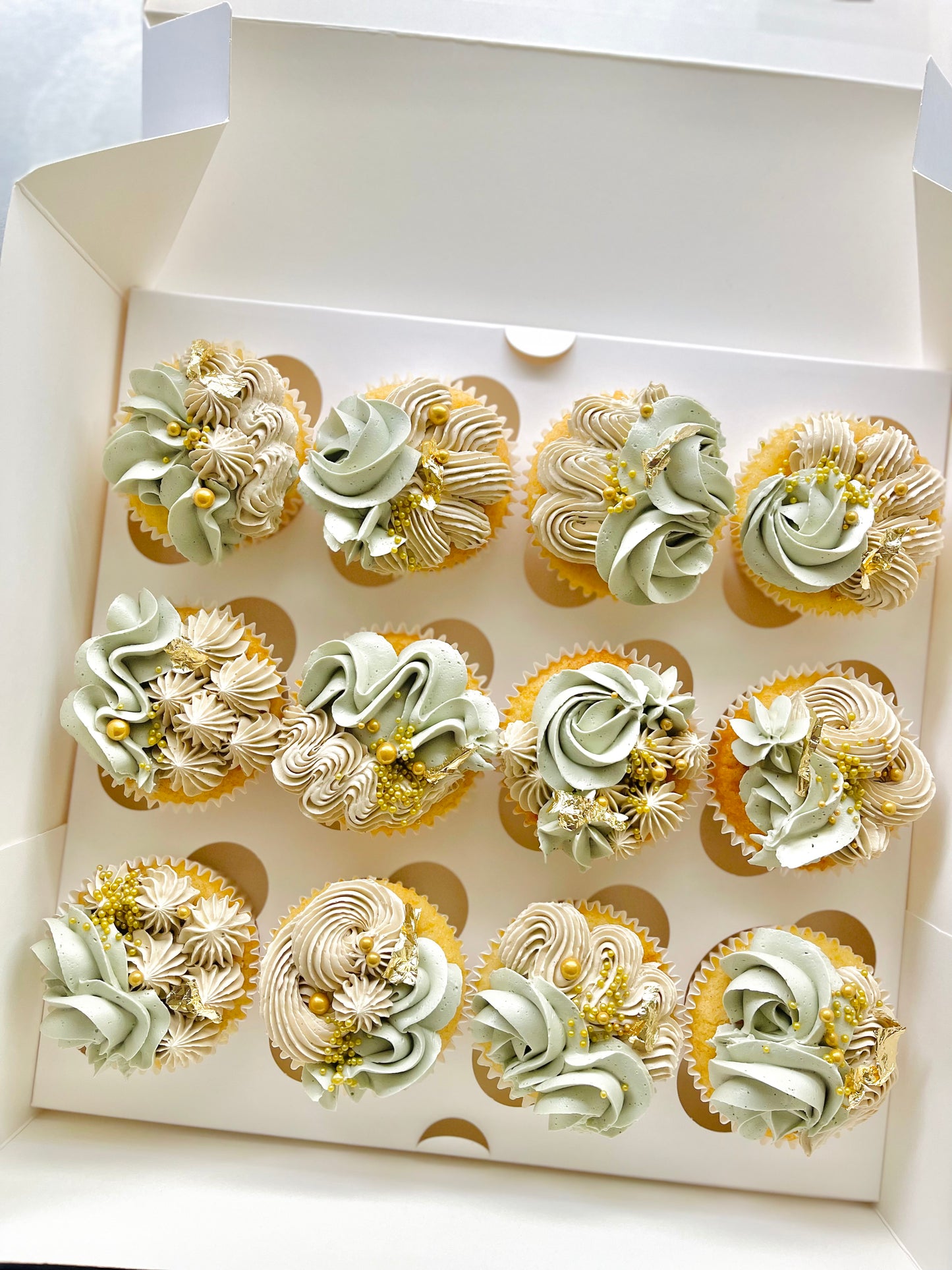 Baby shower cupcakes in Eucalyptus with floral piping