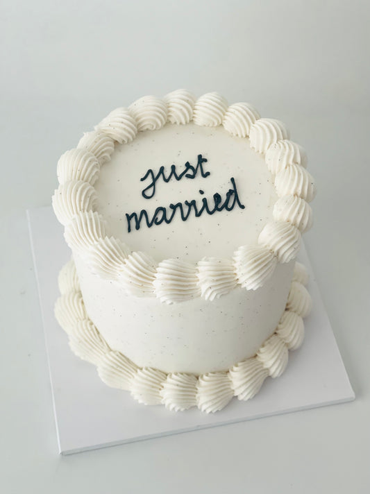 Mini Vintage Cake