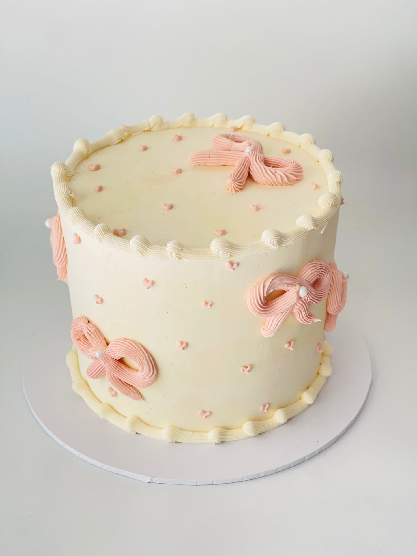 Rosie | vintage bow cake