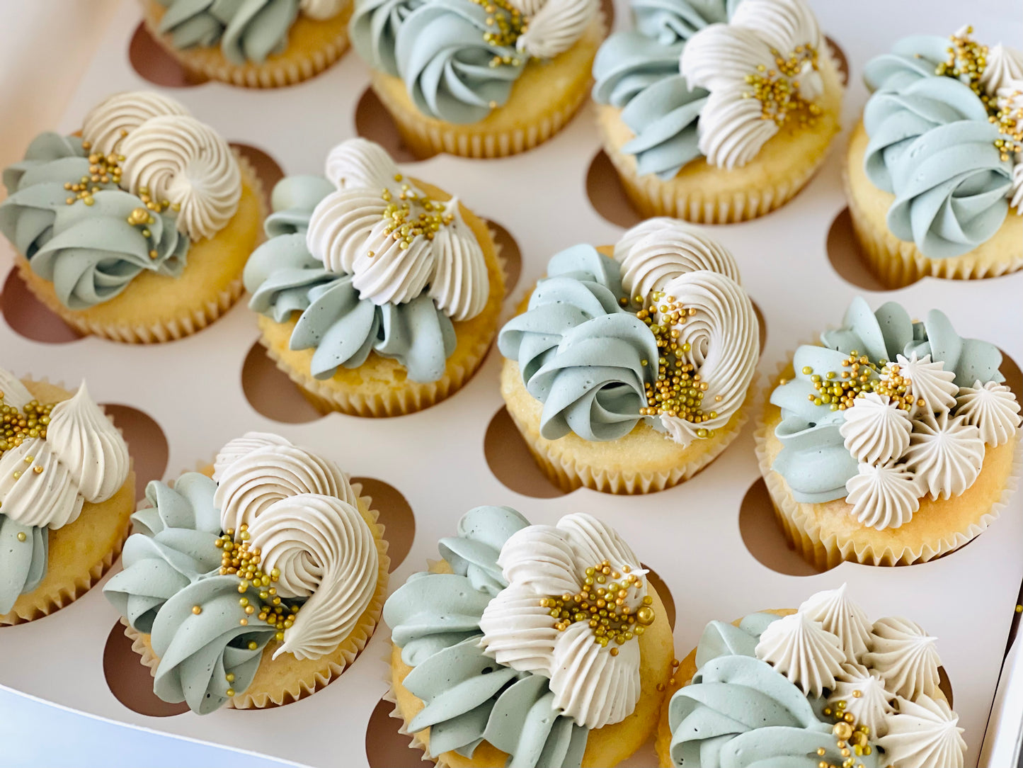 Floral cupcakes with Brisbane delivery