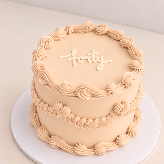 Mono | Simple Piped Cake
