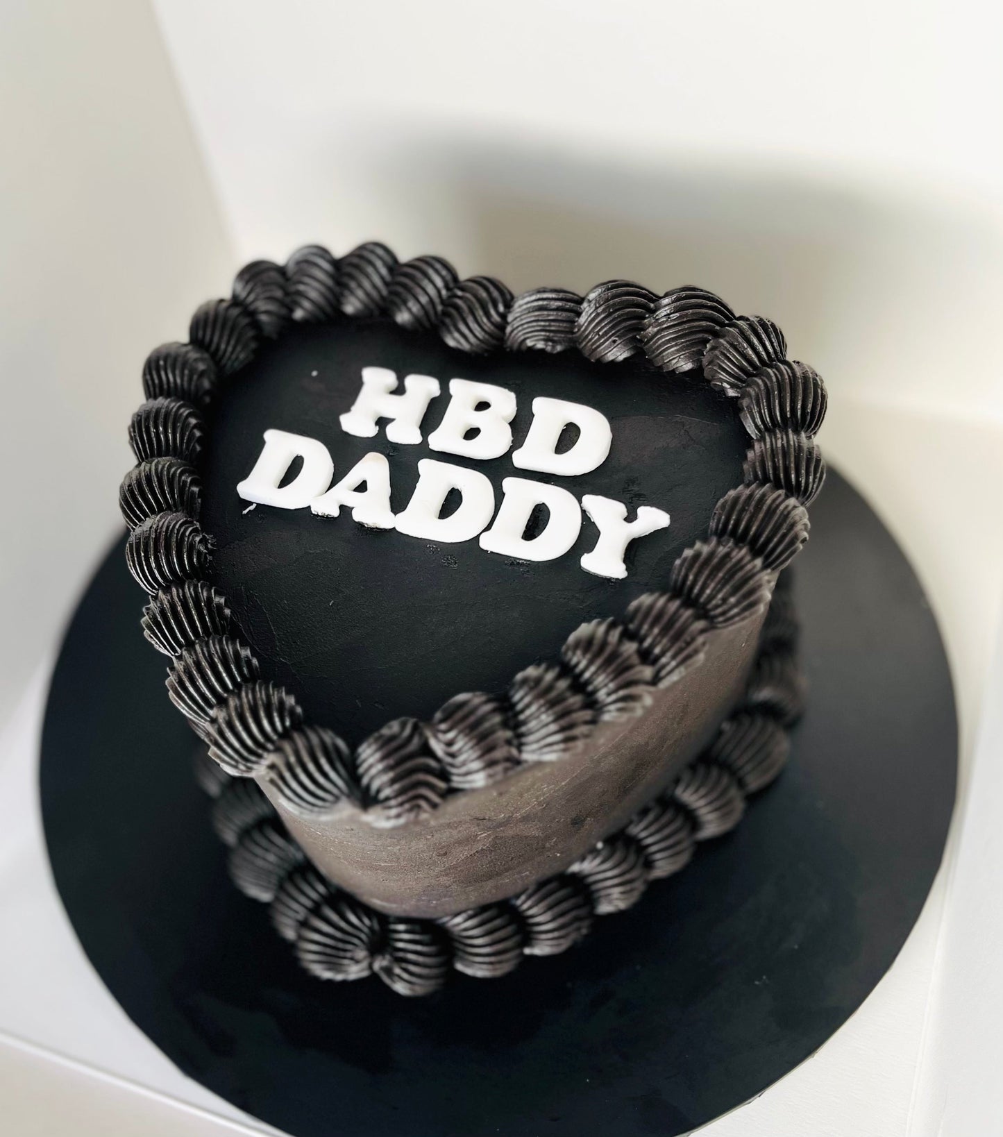 HBD Daddy vintage heart black cake