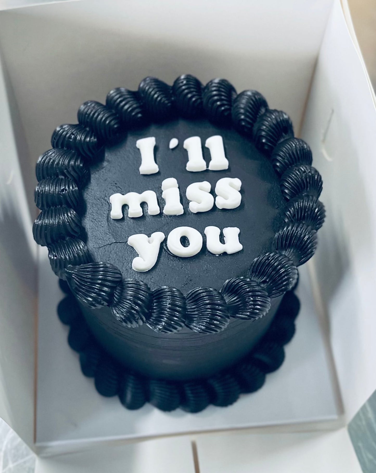 mini vintage cake with I will miss you message