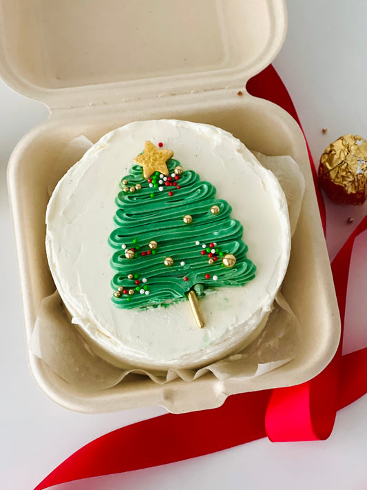 bento cake with a pretty tree. finished with gold sprinkles, star and golden glitter